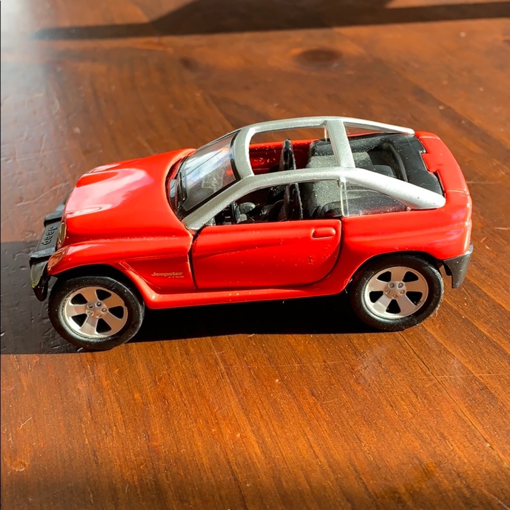 👙Vintage Maisto Red Chrysler Jeep Jeepster Car